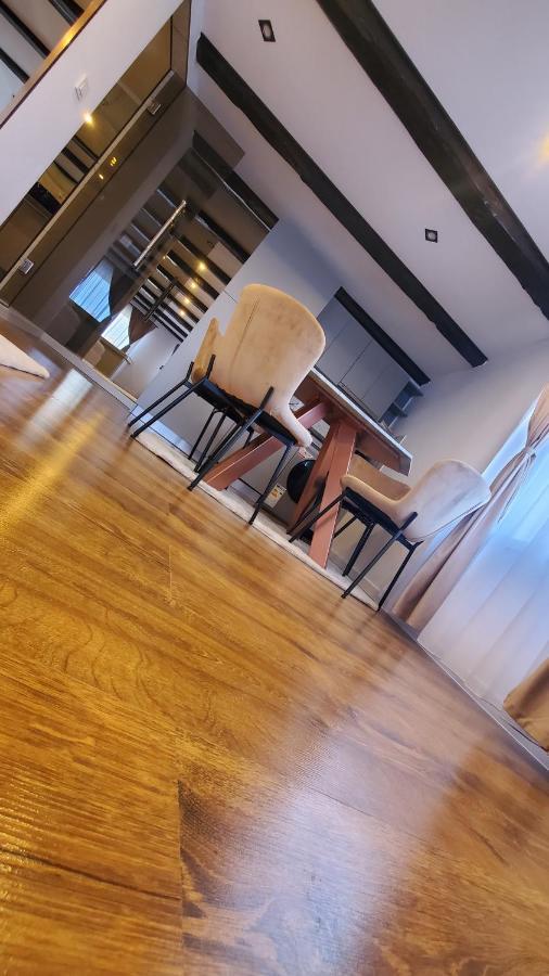 Flux Studios Apart 2 Oradea Bagian luar foto